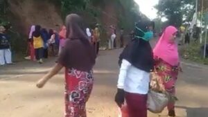 Bersama Membangun Desa: Gotong Royong Papayan untuk Kebersihan dan Keindahan