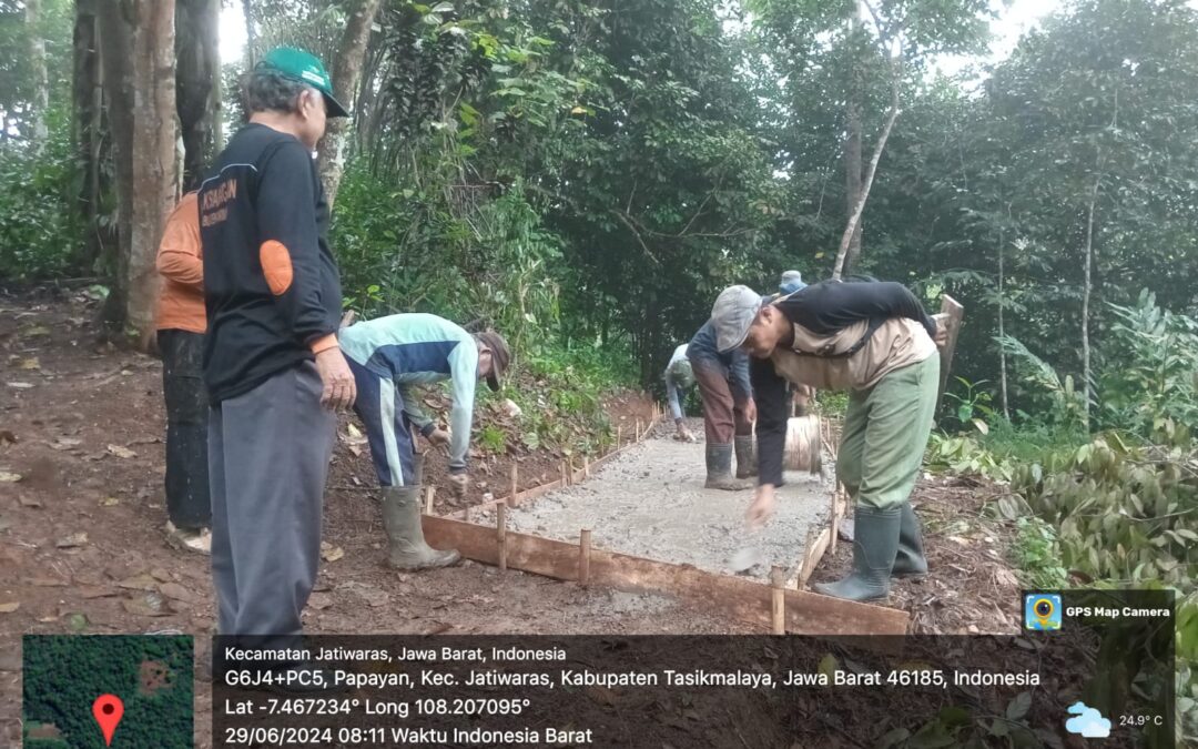 Desa Papayan Mulai Realisasikan Pembangunan Jalan Lingkungan Melalui Peletakan Batu Pertama Didanai Provinsi