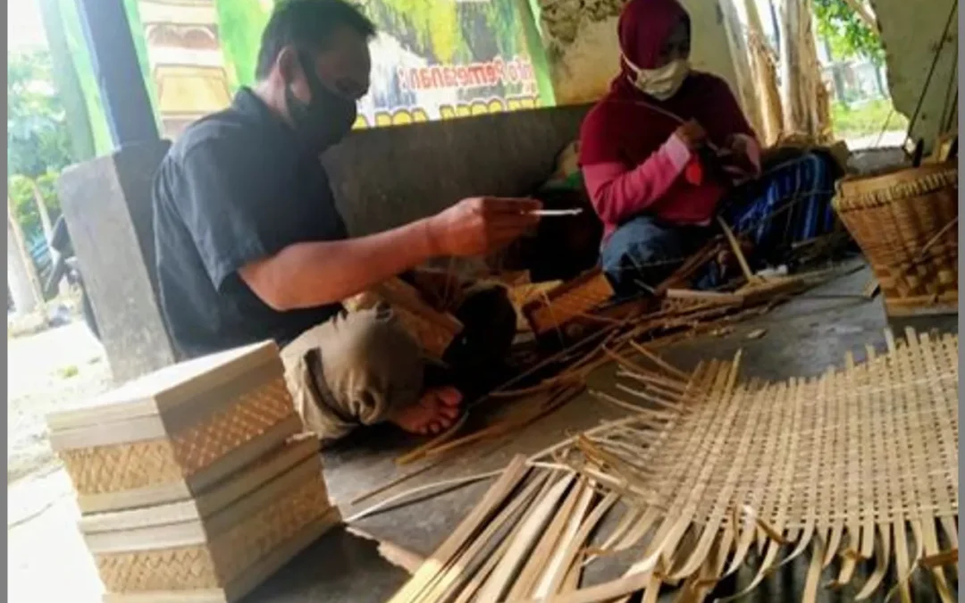 Pemuda Inspiratif: Menguak Kisah Sukses Di Balik Kerajinan Bambu