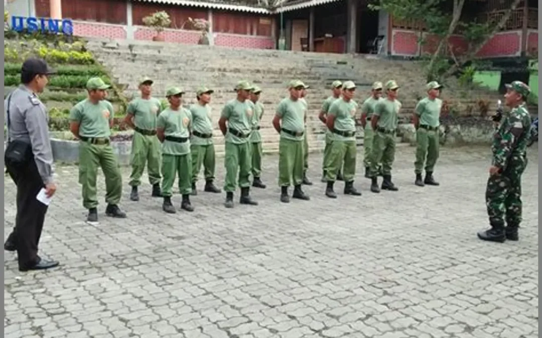 Satu Tujuan, Satu Tim: Linmas dan Keamanan yang Teguh di Desa Papayan